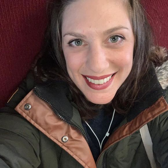 Meet your Posher, Danielle - Picture 1 of 1